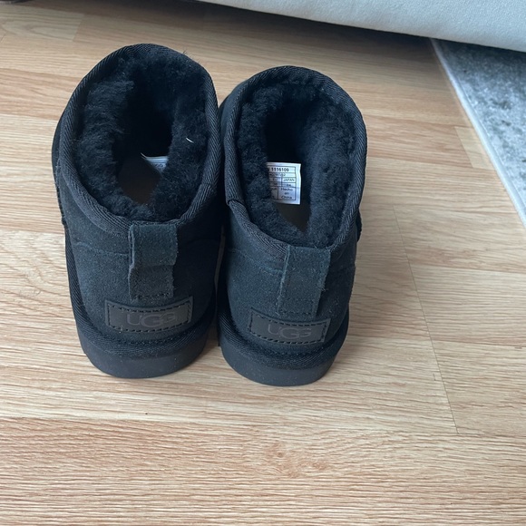 UGG - Picture 4 of 5